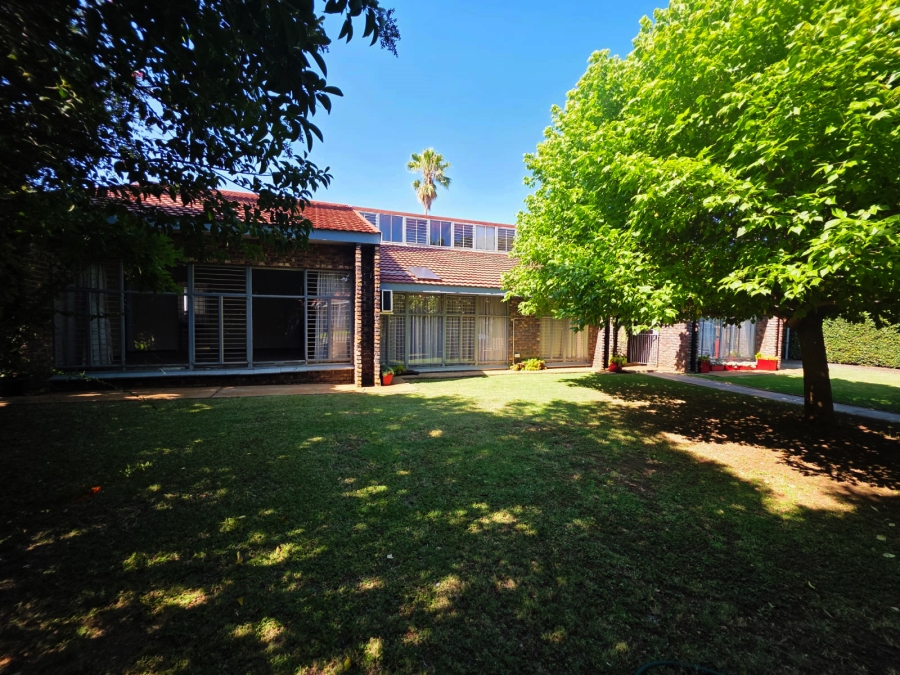 4 Bedroom Property for Sale in Van Der Hoff Park North West